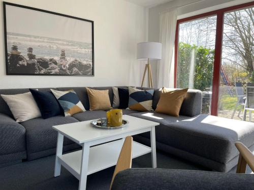 Ferienwohnung-Peter-Pan-mit-Sonnenterrasse-Garten-zwischen-Strand-Wald-Wiese-auf-Ruegen