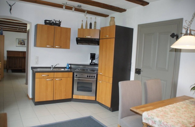 Ferienwohnung qm) mit Kombiniertem Schlaf-wohnbereich und Küchenzeile