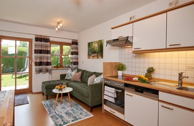 Ferienwohnung "Rosenduft", 58 qm, Erdgeschoss, 1 separates Schlafzimmer, Südseite mit Terrasse
