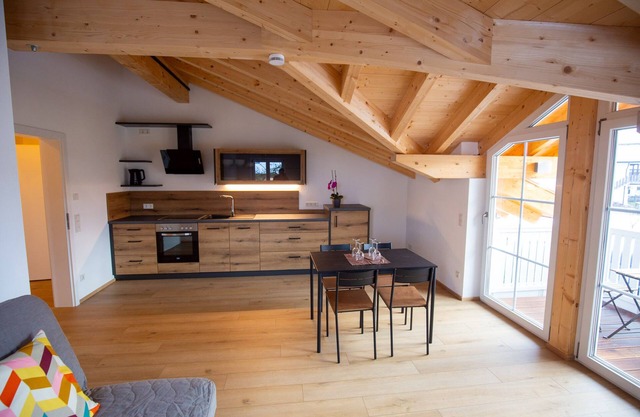 Ferienwohnung Seeblick, 1-4 Pers., 1 Sep. Schlafzimmer, Südbalkon