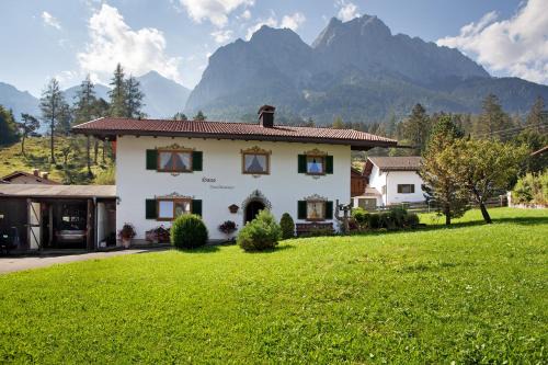 Ferienwohnung Waxensteinblick