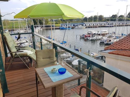 Ferienwohnung Yachthafenidyll - direkte Wasserlage am Hafen