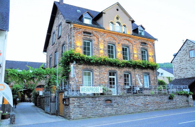 Ferienwohnungen by Weingut Hommes in Ernst Mosel