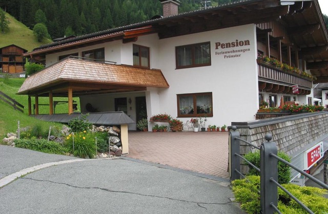 Ferienwohnungen Pension Prünster