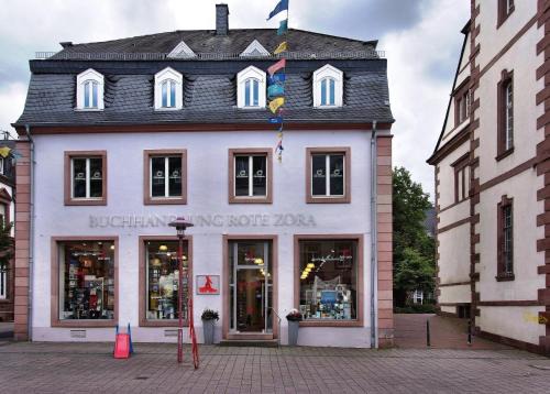 Ferienwohnungen Stadt Merzig Appartement Piatti und Appartement Bücherliebe