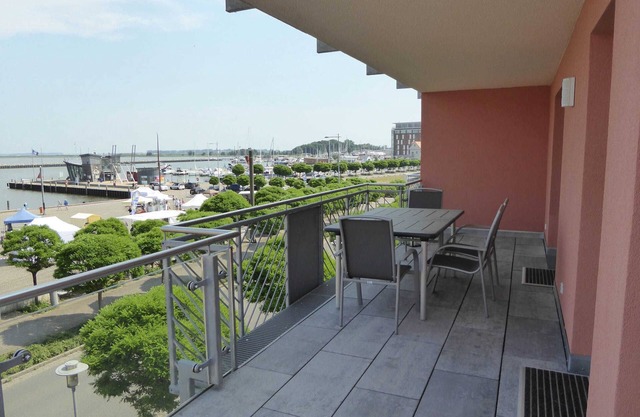 Ferienwohnungen Viktoria - Holiday apartments at Barth harbor