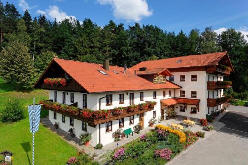 Ferienwohnungen Weghofer F* (Viechtach)