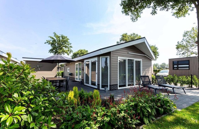 ✓ Ferox XL at Résidence de Leuvert ✓ Holiday home for 2 persons ✓ Located near Den Bosch (Noord-Brabant) ✓ Near De IJzeren Man ✓ Book directly through the park