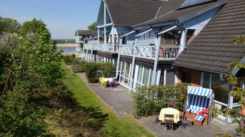 Fewo 7 im Fischerhaus Wintergarten und Terrasse mit Strandkorb
