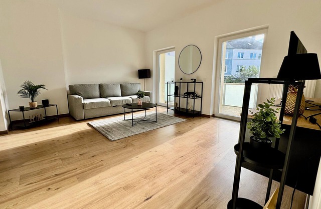 FeWo Palmtrees-Spacious 2.5 room apartment with balcony in the heart of the Ruhr area