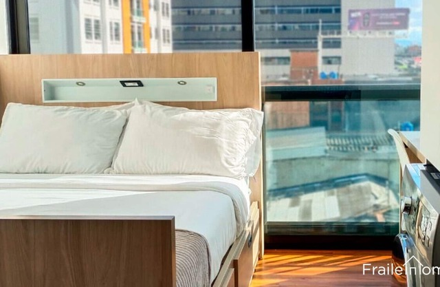 FH ~ Upscale & bright smart studio with great view