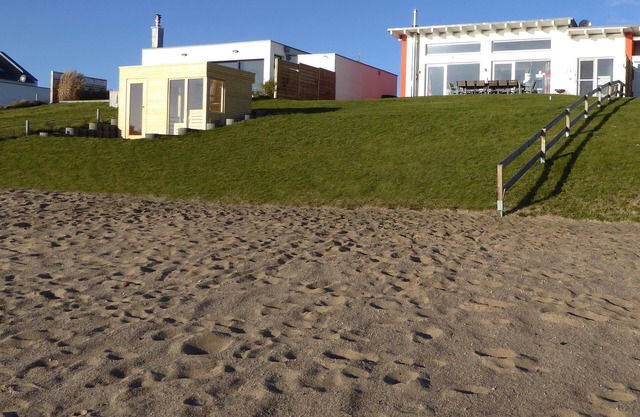 FH1 with private beach, sauna, fireplace, air conditioning, 4 bedrooms, 2 bathrooms, 8-10, max. 12 pers.