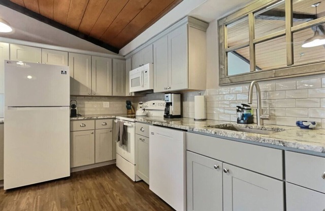 FiddleHead Lane-Near Killington, Fireplace, Grill