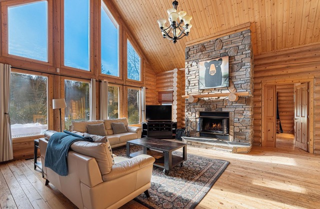 Fiddler Lake Resort Chalet + Private Spa
