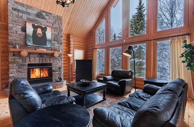 Fiddler Lake Resort Chalet + Private Jacuzzi