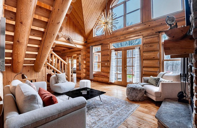 Fiddler Lake Resort Chalet + Private Jacuzzi