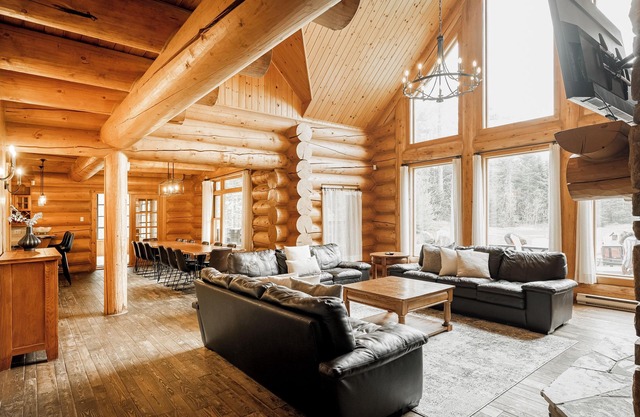 Fiddler Lake Resort Luxury Chalet+ Private Jacuzzi