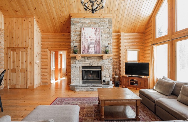 Fiddler Lake Resort Chalet + Private Jacuzzi