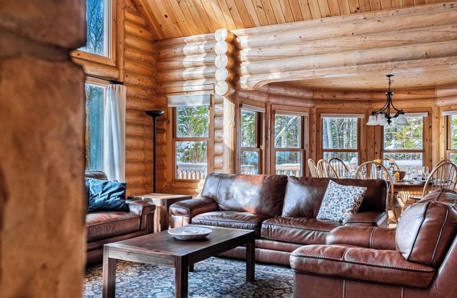 Fiddler Lake Resort Chalet + Private Jacuzzi