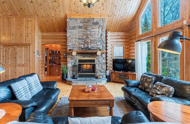 Fiddler Lake Resort Chalet + Private Jacuzzi