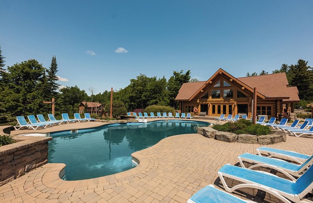 Fiddler Lake Resort Chalet + Private Pool & Spa