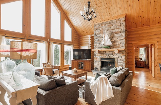 Fiddler Lake Resort Chalet + Private Jacuzzi