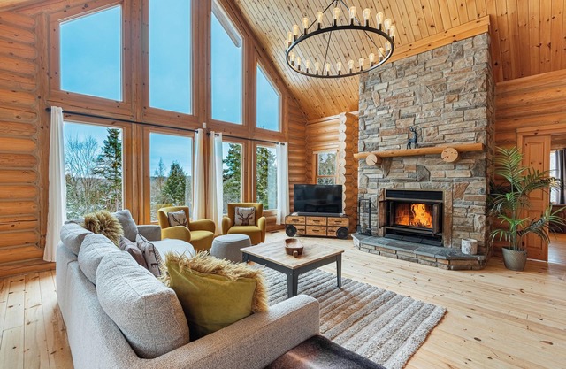 Fiddler Lake Resort Chalet + Private Jacuzzi