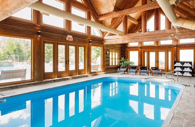 Fiddler Lake Resort : Pool, Lake Access & Hot Tub