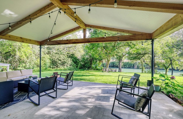 Fika on The Guadalupe- a charming RIVERFRONT retreat that sleeps 13.
