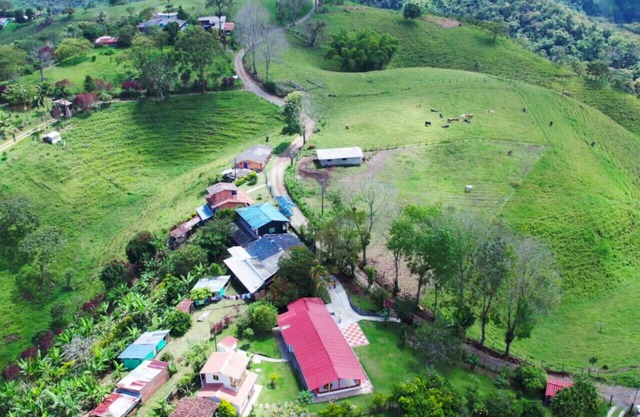 Filandia paradise Farm retreat