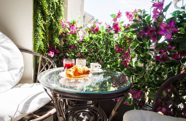 Filip Palace Luxurious Apartment