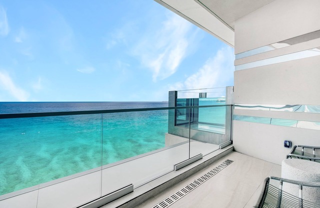 FIN #32 - 4 Bed Luxury Condo With Plunge Pool