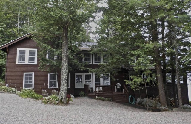 FINAL WEEK REMAINING SPECIAL - Classic Lake House on Winni