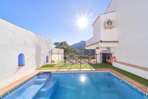 Finca Alcaparaín con Piscina en Caminito del Rey-Carratraca