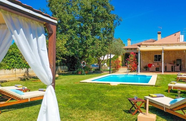 Finca Alegre, holiday house with garden and pool, Lloseta, Majorca