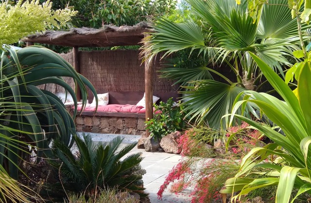 Finca Botanico Garden Apartment - Stylish rural accommodation, private garden