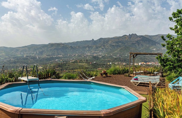 Finca "Casa Rural La Caldera" with Mountain Views, Pool, Garden and Wi-Fi