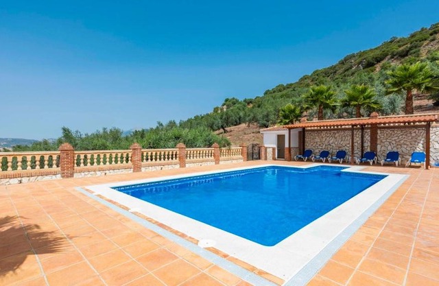 Finca Cerro Alcolea Periana by Ruralidays