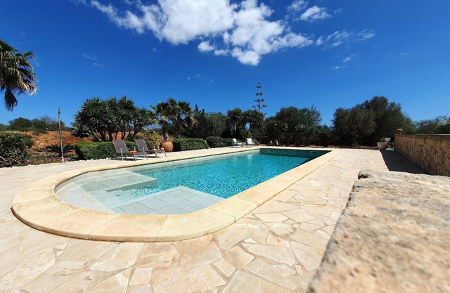 Finca in a quiet location for 6 people with private pool, terrace, garden and barbecue