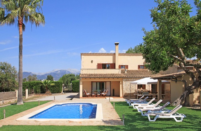 Finca Marti Ferrer: private swimming pool, garden, barbecue, WiFi, air conditioning.