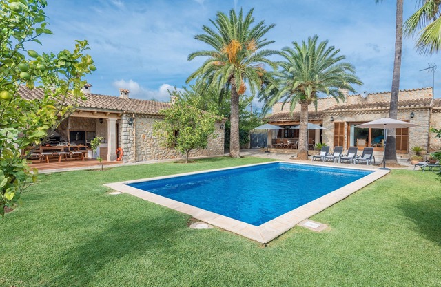 FINCA POU NOU - Fantastic villa, with private pool, at only 750 meters from Inca. Free WiF