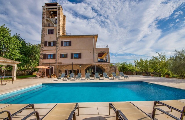 Finca Sa Mina for 12 with pool in Majorca