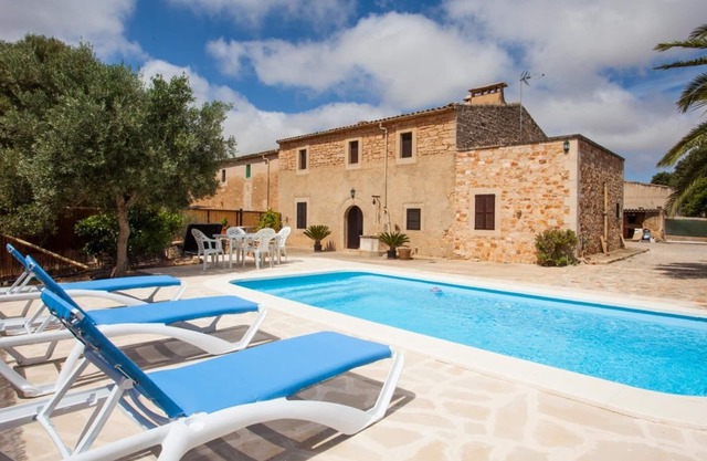 Finca Ses Comes. Charming country house for 4 people in Santanyi