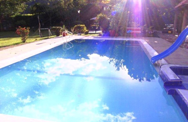 Finca Villa Cari. Con piscina en villeta