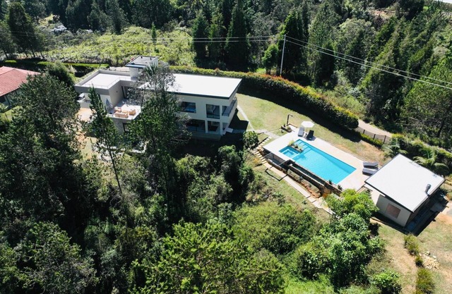FINCA VILLA MINA, come to Eastern Antioquia, heated pool and total comfort.
