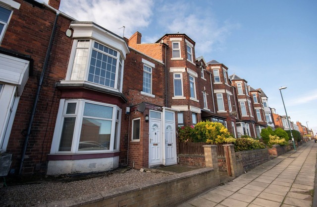✪ Find Dwellcome Home Ltd ✪ 5 Beds / 3 bedrooms spacious 1st floor apartment