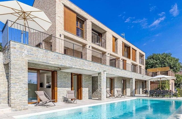 Fine contemporary villa with views of the vineyards and a pool! - Villa Bianca