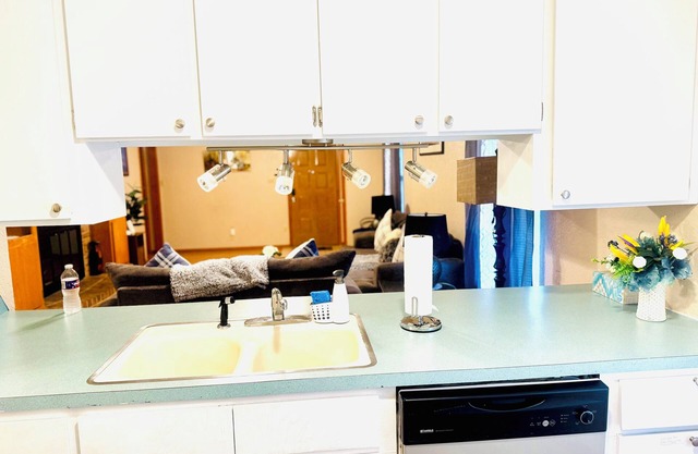 Finest 2-bedroom 2 bathroom house with WiFi and AC in fabulous Lawton