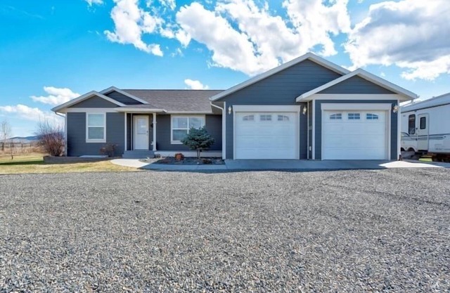 Finest in Rural Living 3-bedroom house in Helena