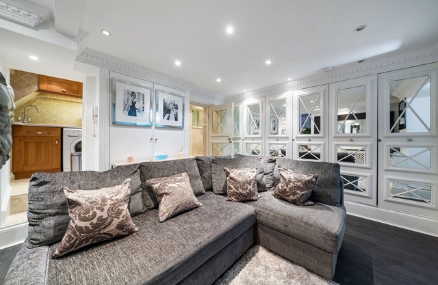 Finest Retreats | Hampstead Village